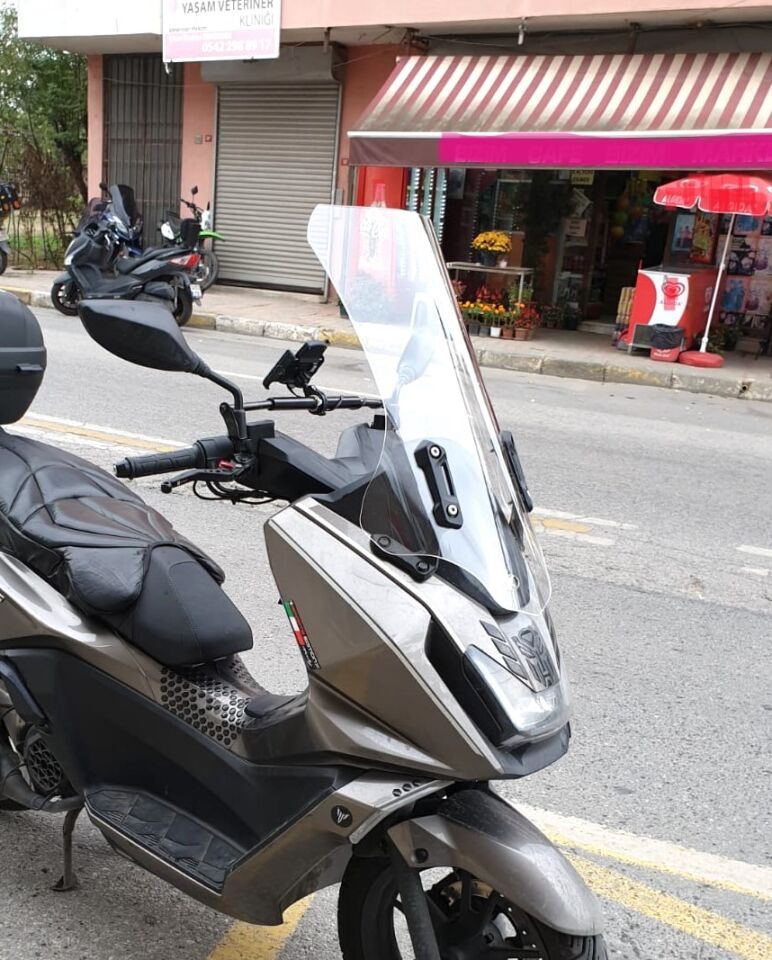 MOTOCAM kymco Skytown 125 Ön Cam 2023-2026 Model 72cm Şeffaf Renkli 4mm UZUN