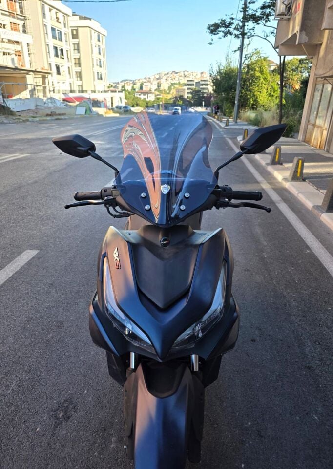 MOTOCAM Yamaha Mio Aerox 125 Ön Cam 2023-2026 Model 43cm Füme Renkli 4mm