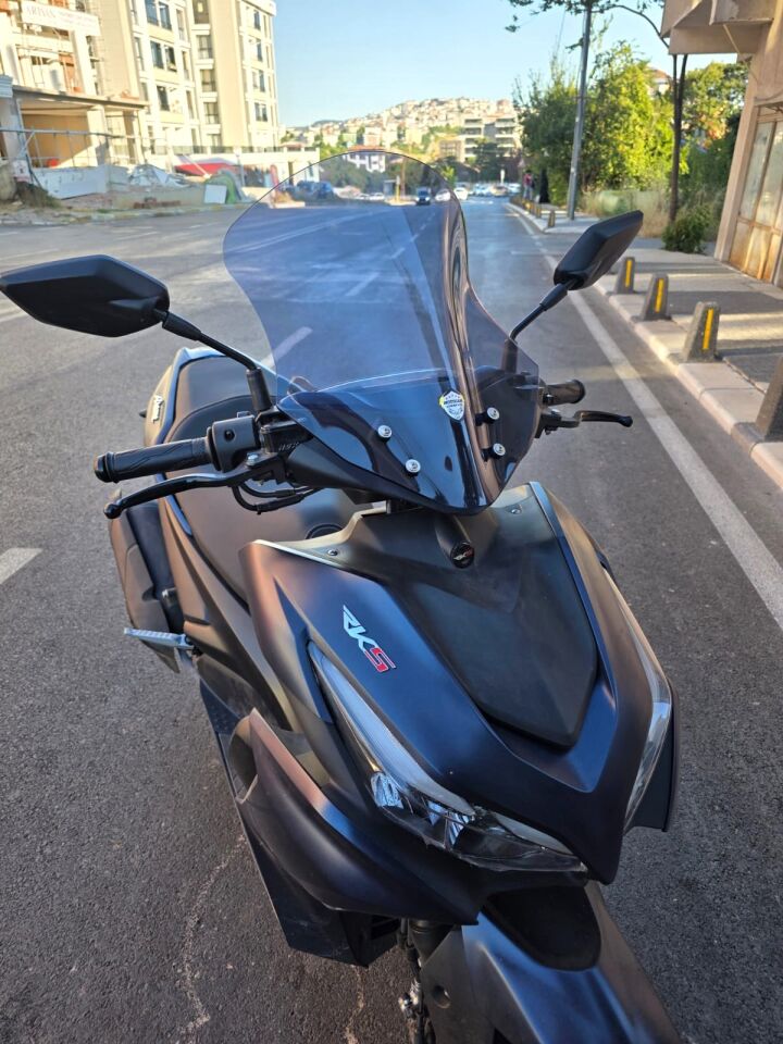 MOTOCAM Yamaha Mio Aerox 125 Ön Cam 2023-2026 Model 43cm Füme Renkli 4mm