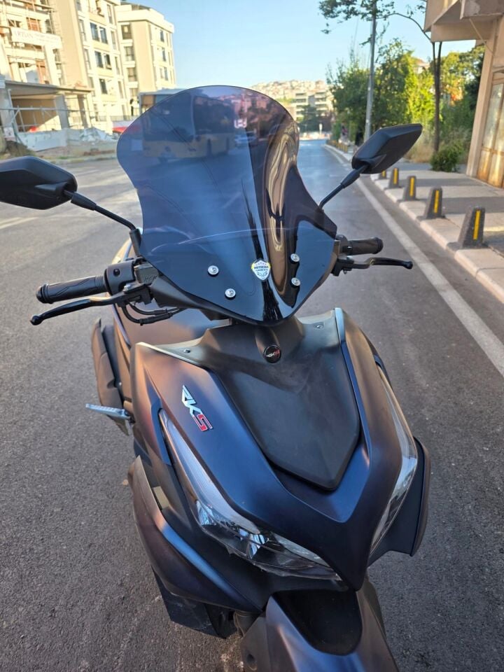 MOTOCAM Yamaha Mio Aerox 125 Ön Cam 2023-2026 Model 43cm Siyah Renkli 4mm