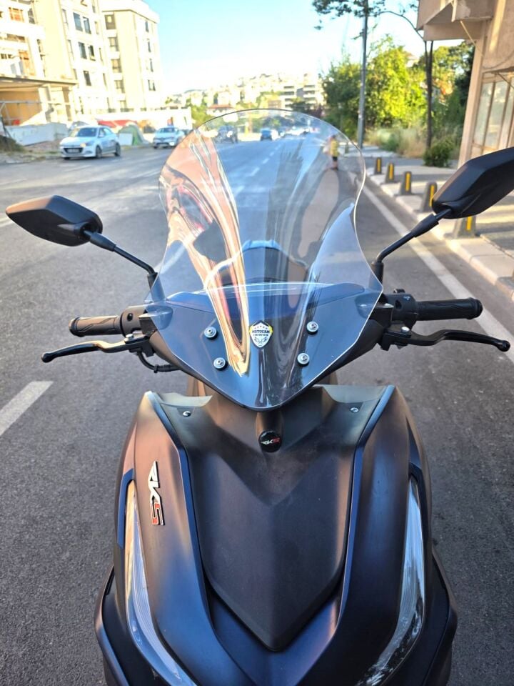 MOTOCAM Yamaha Mio Aerox 125 Ön Cam 2023-2026 Model 43cm Şeffaf Renkli 4mm