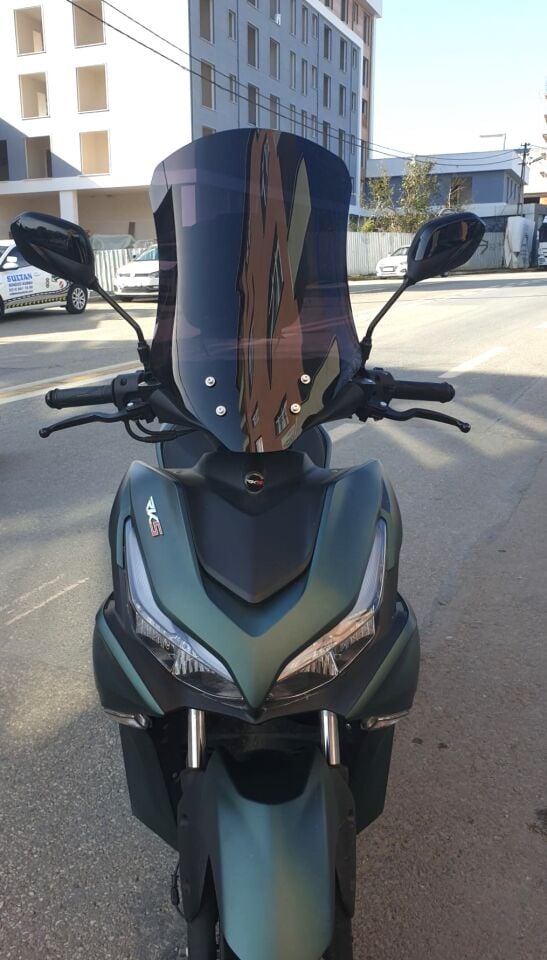 MOTOCAM Yamaha Mio Aerox 125 Ön Cam 2023-2026 Model 54cm Siyah Renkli 4mm