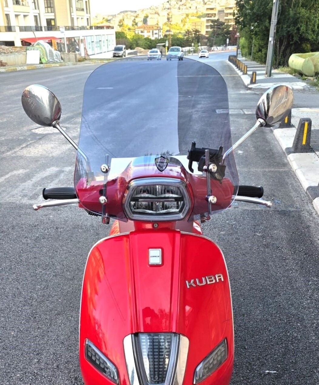 MOTOCAM Küba Grace 50 125 Ön Cam 2023-2026 Model 42cm Füme Renkli  APARATSIZ