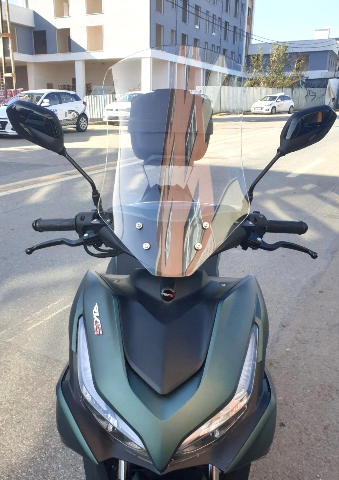 MOTOCAM Yamaha Mio Aerox 125 Ön Cam 2023-2026 Model 54cm Şeffaf Renkli 4mm