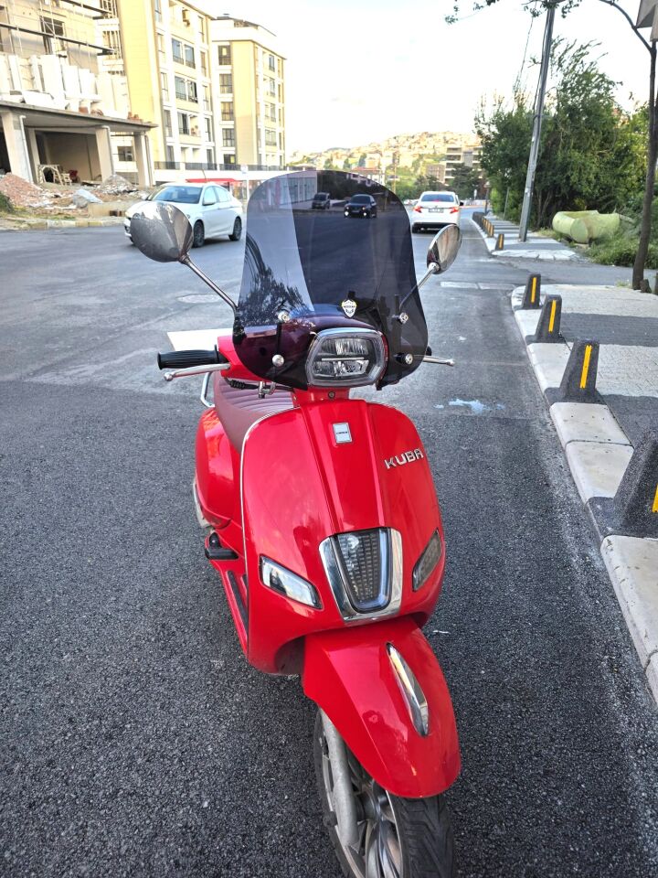 MOTOCAM Küba Grace 125 Ön Cam 2023-2026 Model 42cm Siyah Renkli  APARATSIZ