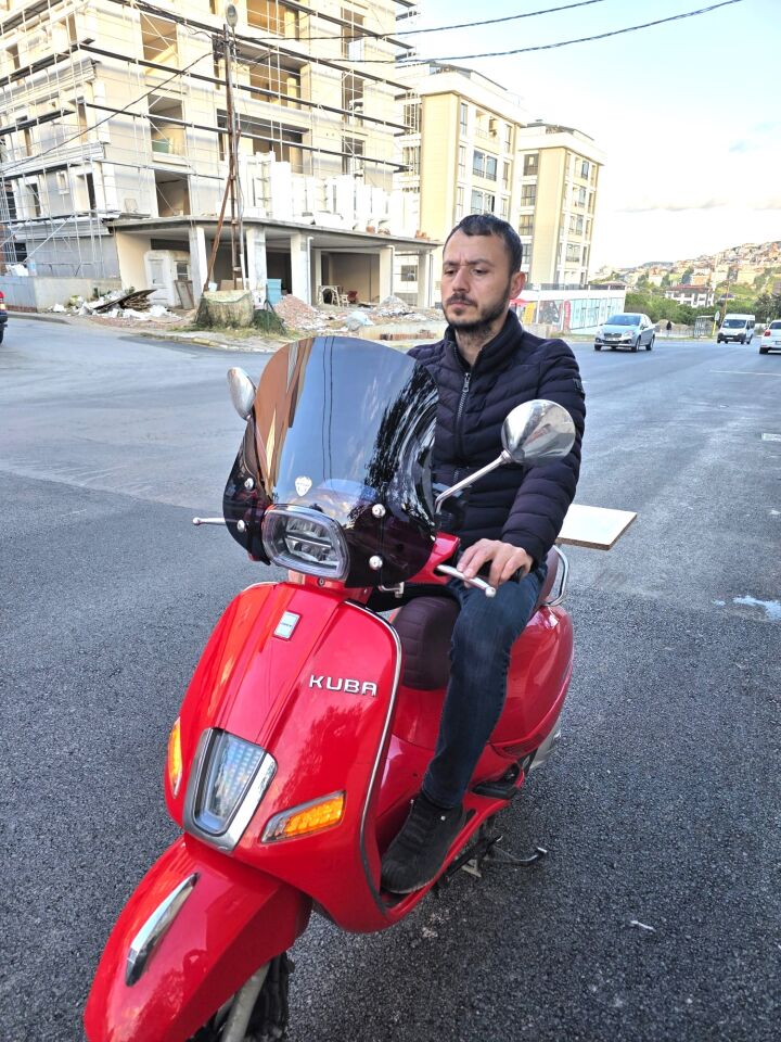 MOTOCAM Küba Grace 125 Ön Cam 2023-2026 Model 42cm Siyah Renkli  APARATSIZ