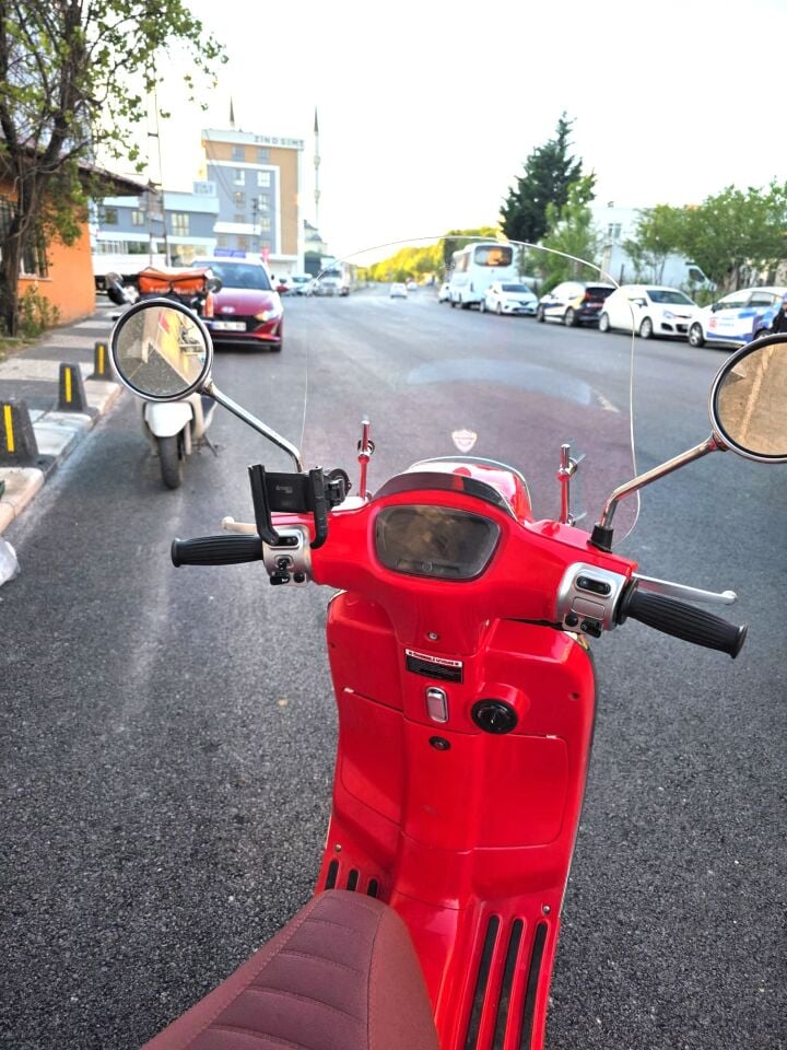 MOTOCAM Küba Grace 125 Ön Cam 2023-2026 Model 42cm Şeffaf Renkli  APARATSIZ