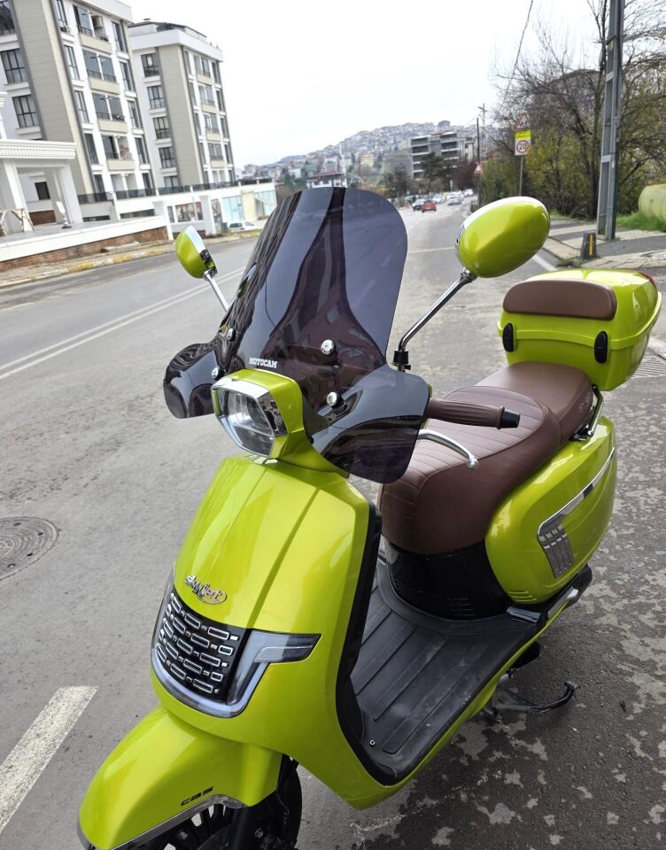 MOTOCAM Skyjet Ravida Ön Cam 2024-2026 Model 37cm Siyah Renkli 4mm Elcikli APARATSIZ