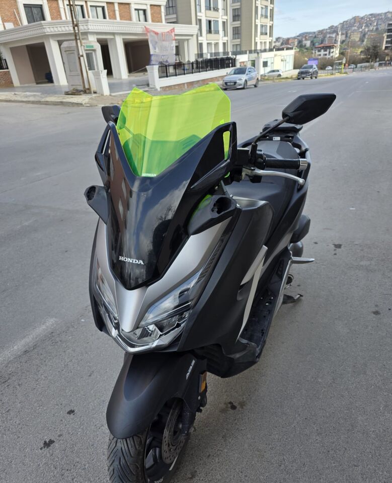 MOTOCAM Honda Forza 250 Ön Cam 2018-2020 Model 43cm Neon Sarı Renkli 4mm