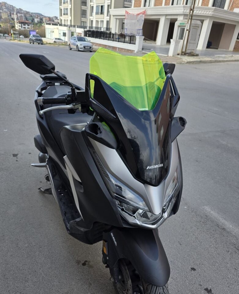 MOTOCAM Honda Forza 250 Ön Cam 2018-2020 Model 43cm Neon Sarı Renkli 4mm