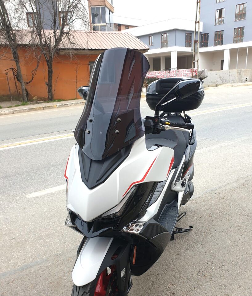 MOTOCAM Kymco Xciting VS 400 Ön Cam 2023-2026 Model 66cm Siyah Renkli 4mm