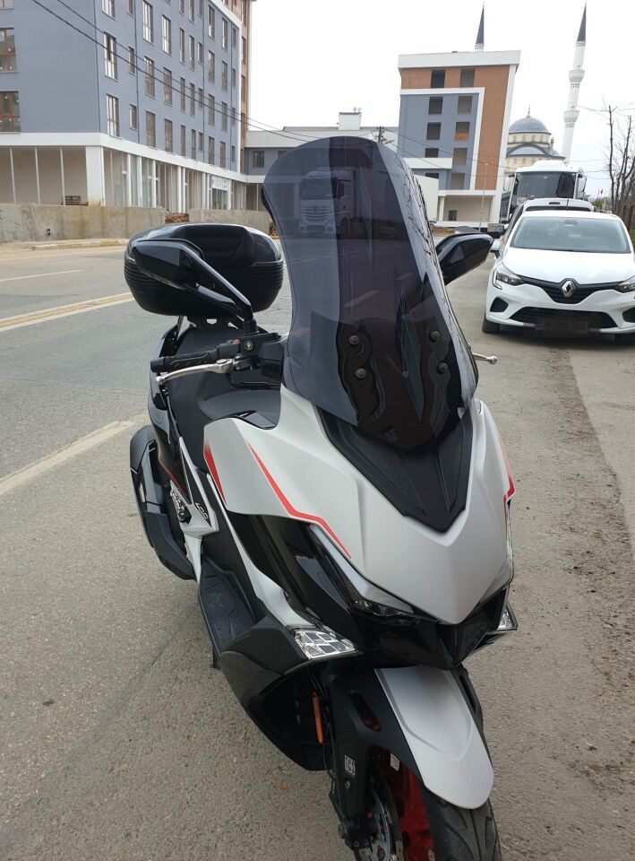 MOTOCAM Kymco Xciting VS 400 Ön Cam 2023-2026 Model 66cm Siyah Renkli 4mm