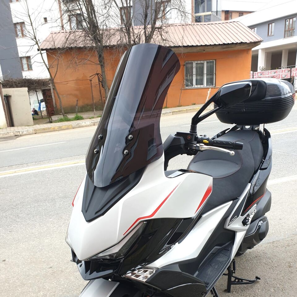 MOTOCAM Kymco Xciting VS 400 Ön Cam 2023-2026 Model 66cm Siyah Renkli 4mm