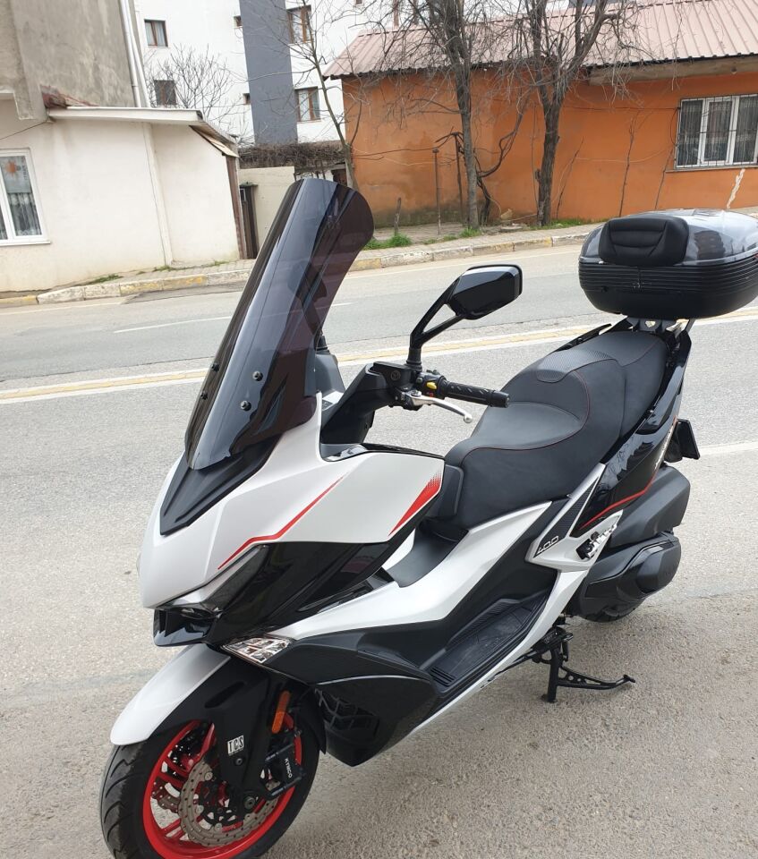 MOTOCAM Kymco Xciting VS 400 Ön Cam 2023-2026 Model 66cm Siyah Renkli 4mm