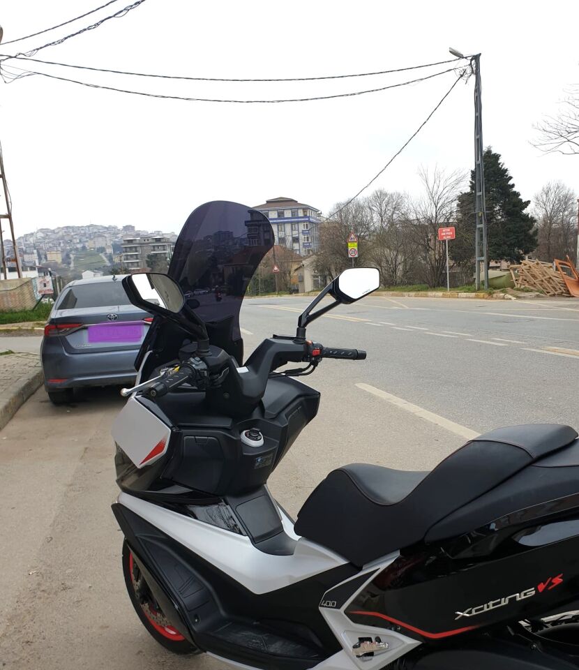 MOTOCAM Kymco Xciting VS 400 Ön Cam 2023-2026 Model 66cm Siyah Renkli 4mm