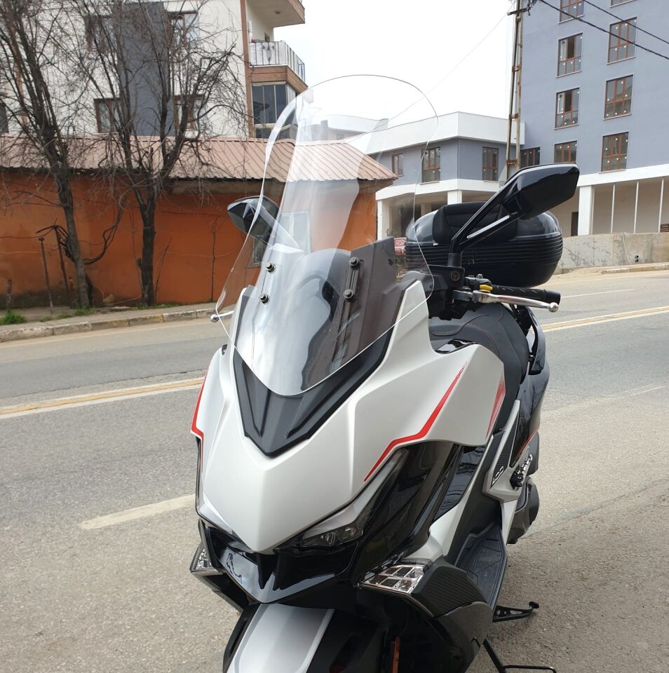 MOTOCAM Kymco Xciting VS 400 Ön Cam 2023-2026 Model 66cm Şeffaf Renkli 4mm