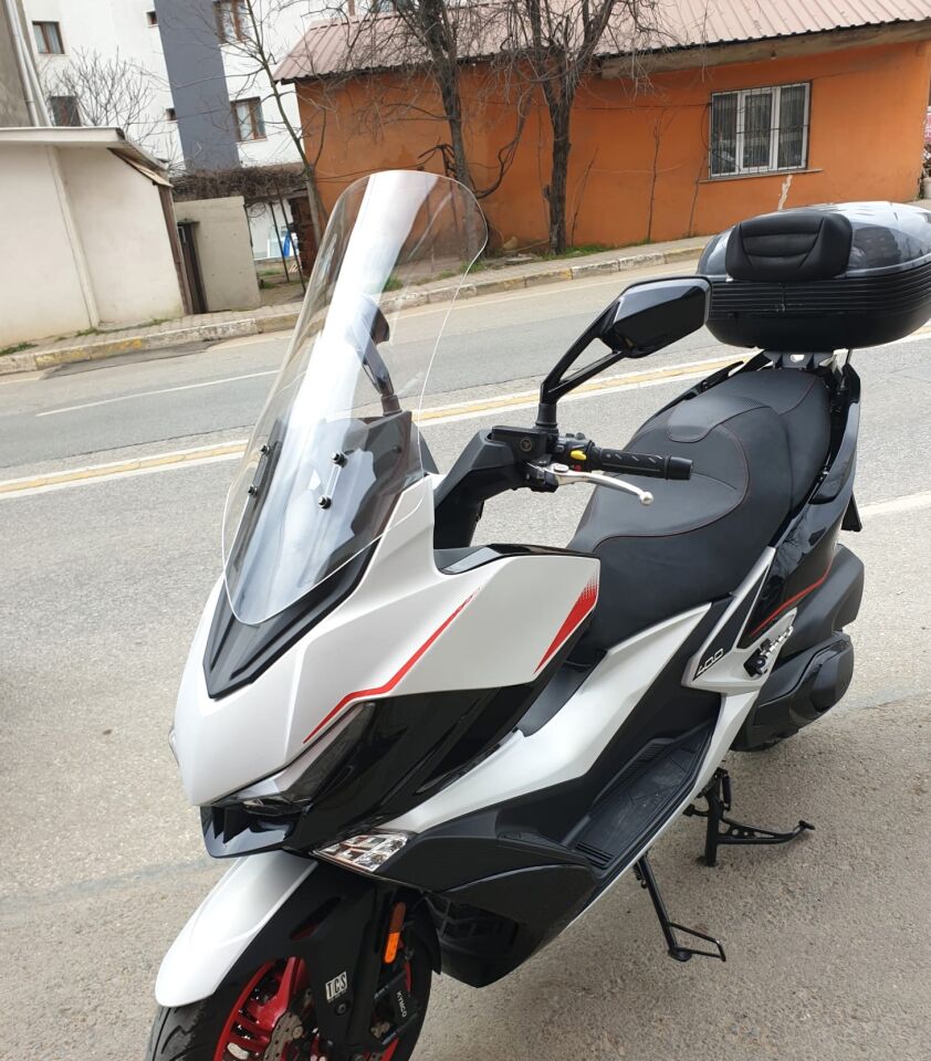 MOTOCAM Kymco Xciting VS 400 Ön Cam 2023-2026 Model 66cm Şeffaf Renkli 4mm