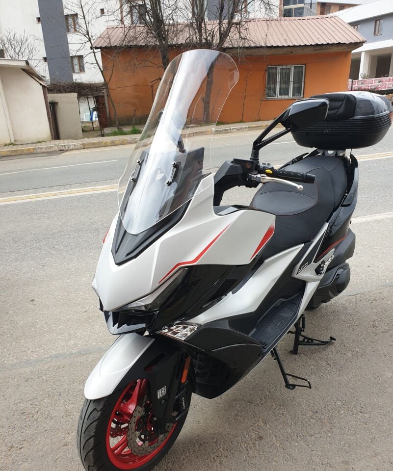 MOTOCAM Kymco Xciting VS 400 Ön Cam 2023-2026 Model 66cm Şeffaf Renkli 4mm