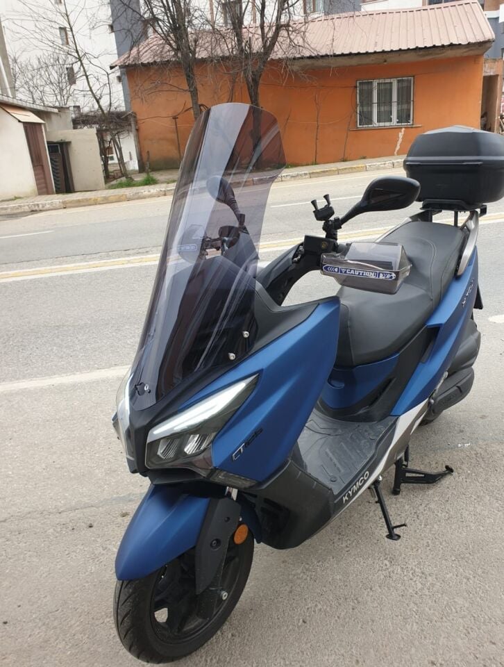 MOTOCAM Kymco Xtown CT 250 Ön Cam 2020-2026-2026 Model 83cm Füme Renkli 4mm UZUN