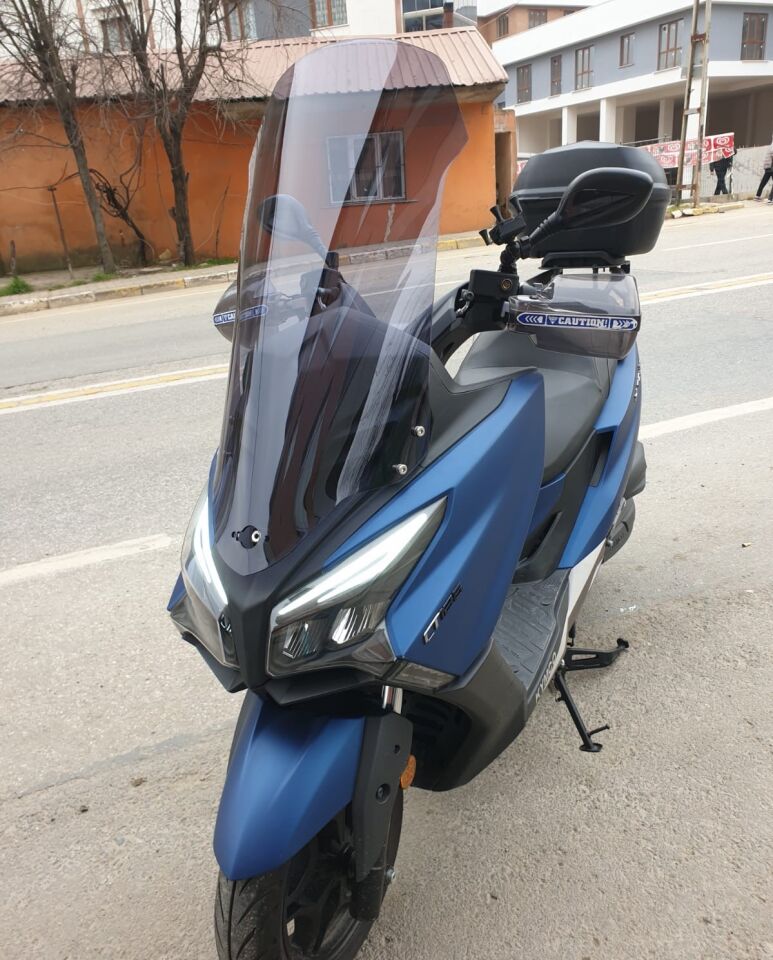 MOTOCAM Kymco Xtown CT 250 Ön Cam 2020-2026-2026 Model 83cm Füme Renkli 4mm UZUN