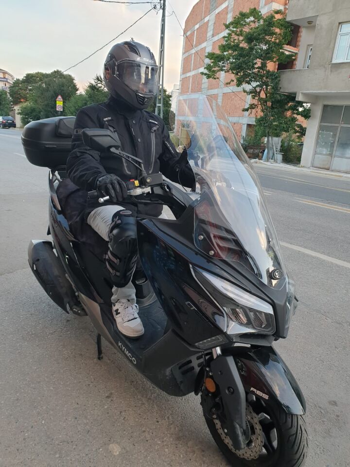 MOTOCAM Kymco Xtown CT 250 Ön Cam 2020-2026-2026 Model 83cm Şeffaf Renkli 4mm UZUN