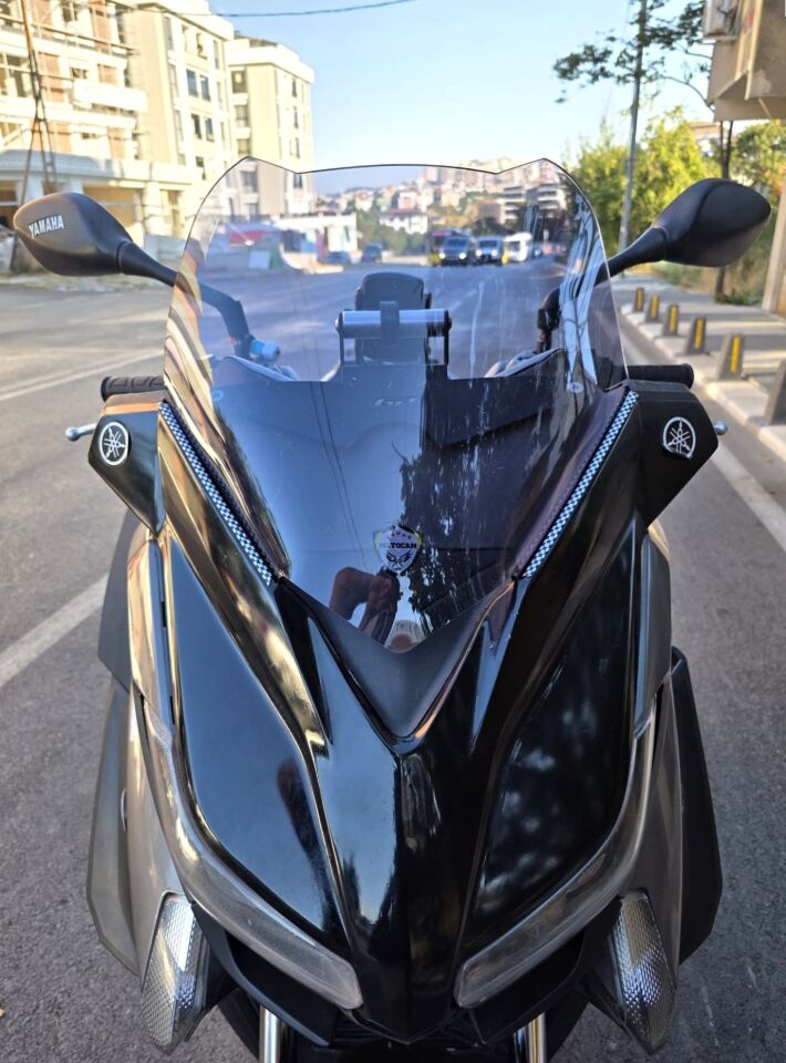MOTOCAM Yamaha Xmax Ön Cam 2014-2017 Model 36cm Füme Renkli 4mm SPORTİF
