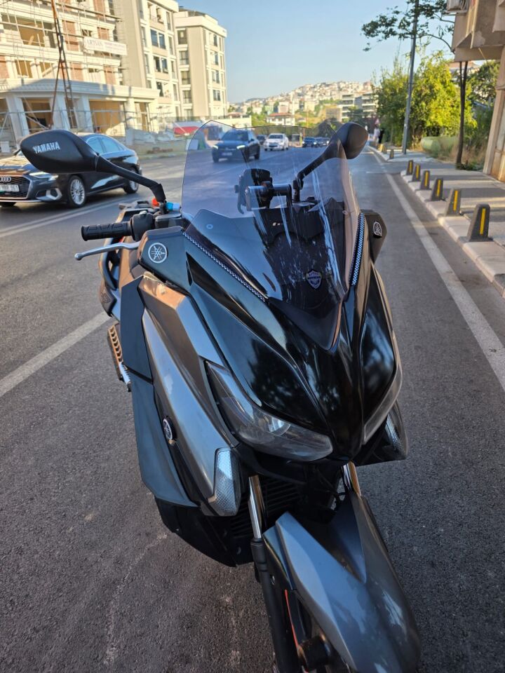 MOTOCAM Yamaha Xmax Ön Cam 2014-2017 Model 36cm Füme Renkli 4mm SPORTİF
