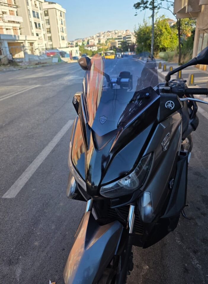 MOTOCAM Yamaha Xmax Ön Cam 2014-2017 Model 36cm Füme Renkli 4mm SPORTİF