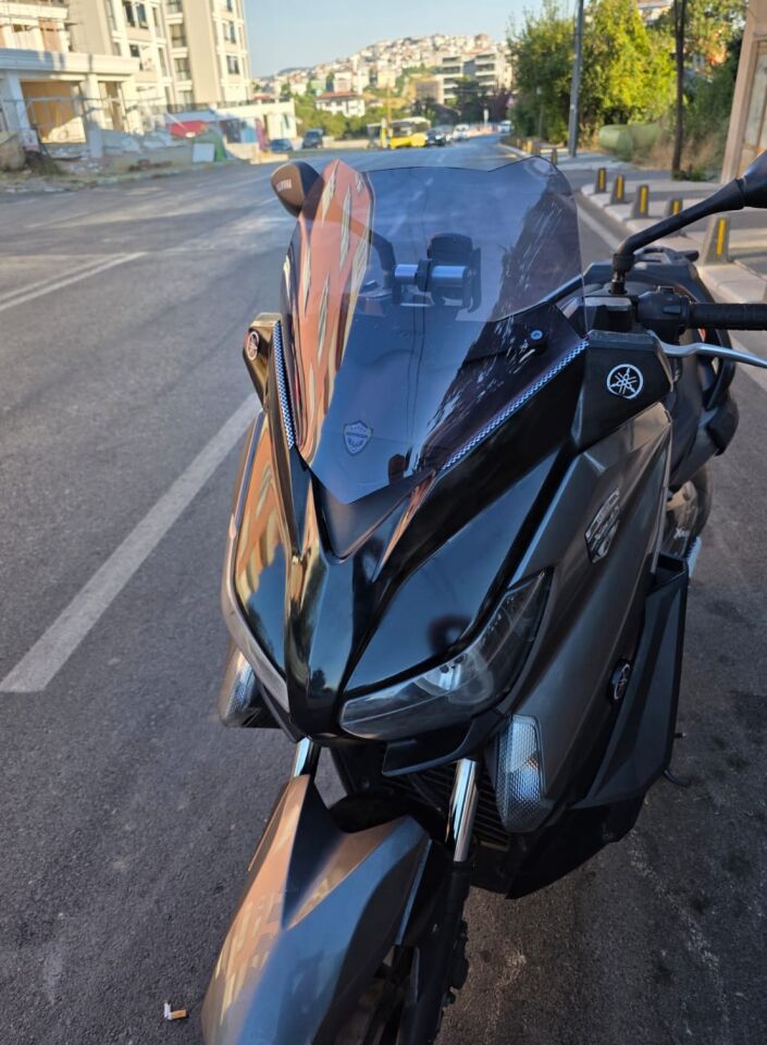 MOTOCAM Yamaha Xmax Ön Cam 2014-2017 Model 36cm Füme Renkli 4mm SPORTİF
