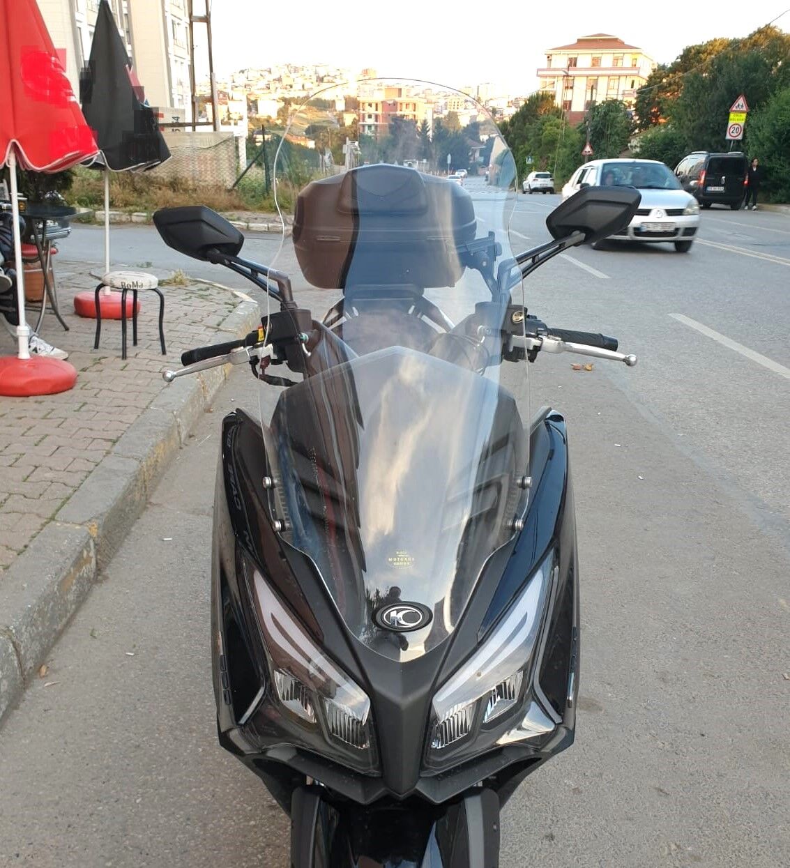 MOTOCAM Kymco Xtown CT 250 Ön Cam 2020-2026-2026 Model 83cm Şeffaf Renkli 4mm UZUN