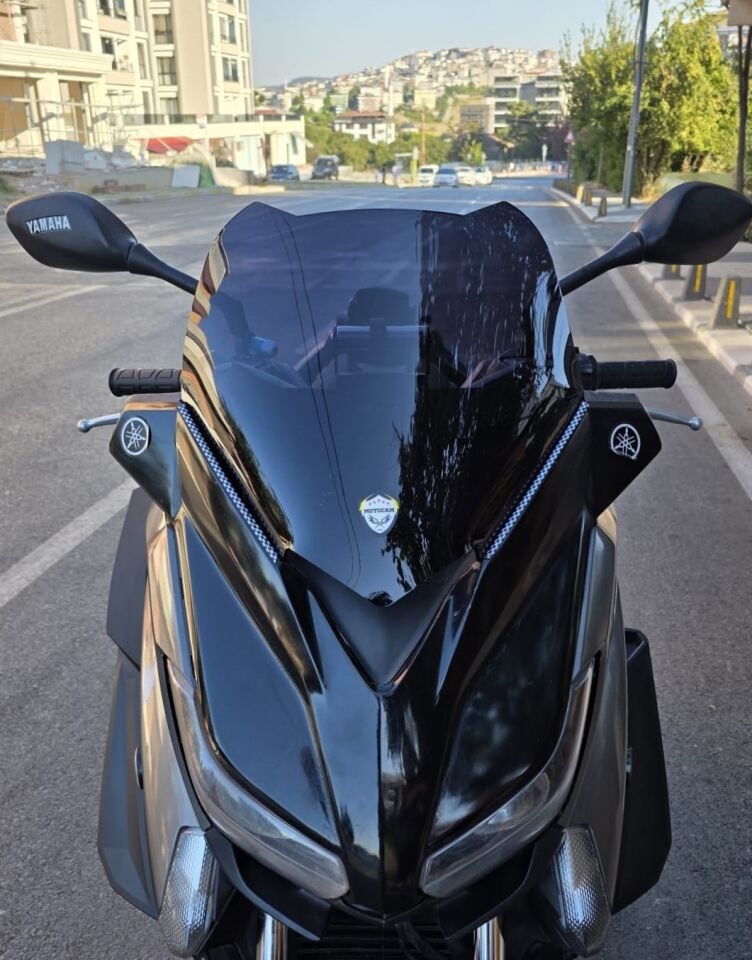 MOTOCAM Yamaha Xmax Ön Cam 2014-2017 Model 36cm Siyah Renkli 4mm SPORTİF