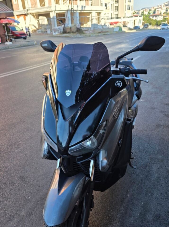 MOTOCAM Yamaha Xmax Ön Cam 2014-2017 Model 36cm Siyah Renkli 4mm SPORTİF