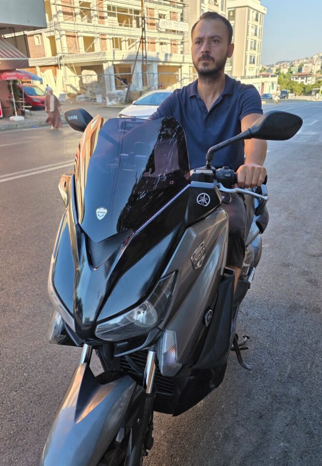 MOTOCAM Yamaha Xmax Ön Cam 2014-2017 Model 36cm Siyah Renkli 4mm SPORTİF