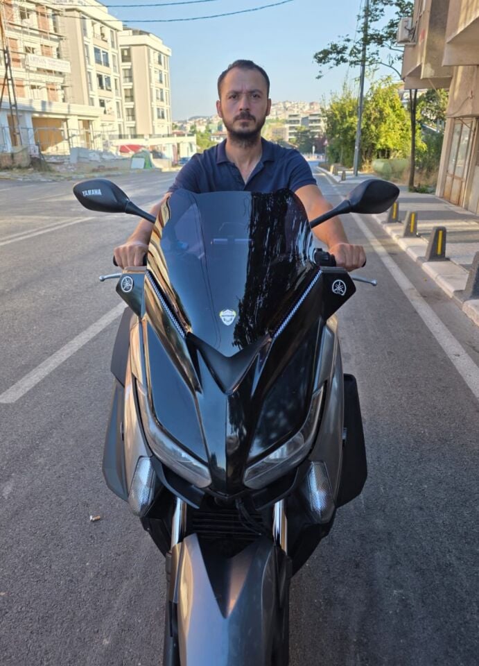 MOTOCAM Yamaha Xmax Ön Cam 2014-2017 Model 36cm Siyah Renkli 4mm SPORTİF