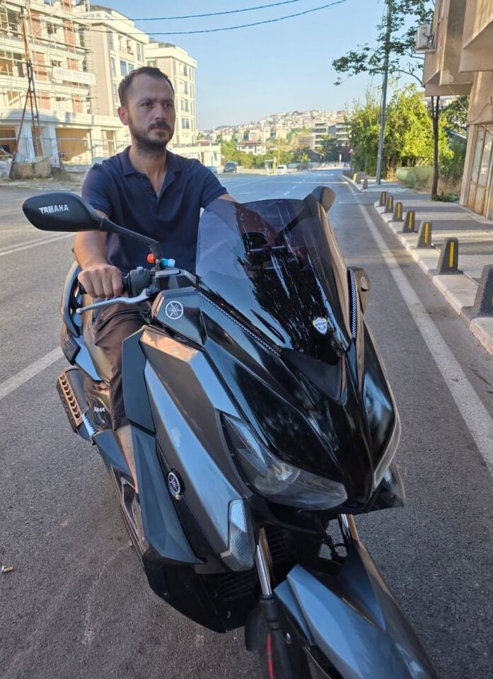 MOTOCAM Yamaha Xmax Ön Cam 2014-2017 Model 36cm Siyah Renkli 4mm SPORTİF