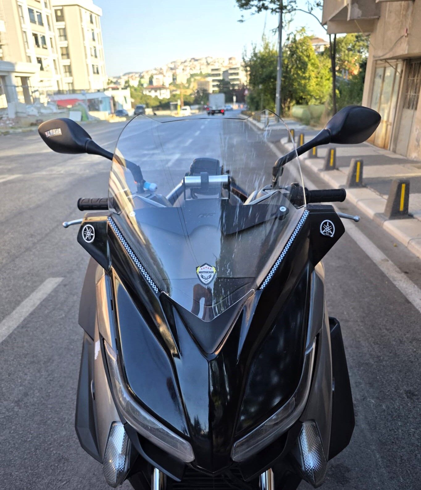 MOTOCAM Yamaha Xmax Ön Cam 2014-2017 Model 36cm Şeffaf Renkli 4mm SPORTİF