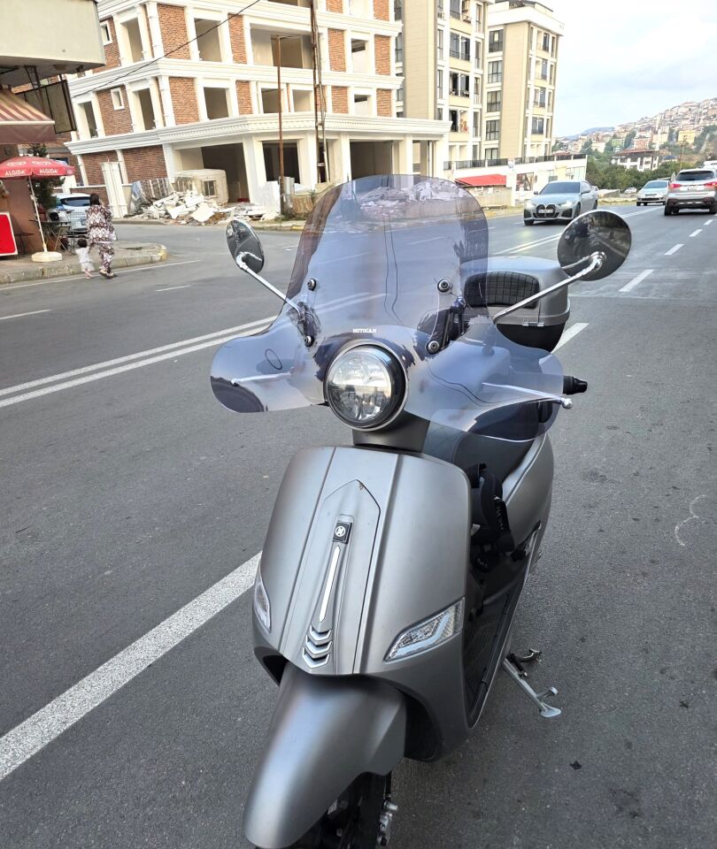 MOTOCAM Mondial Exon 125 Ön Cam 2023-2026 Model 39cm Füme Renkli 4mm Elcikli APARATSIZ