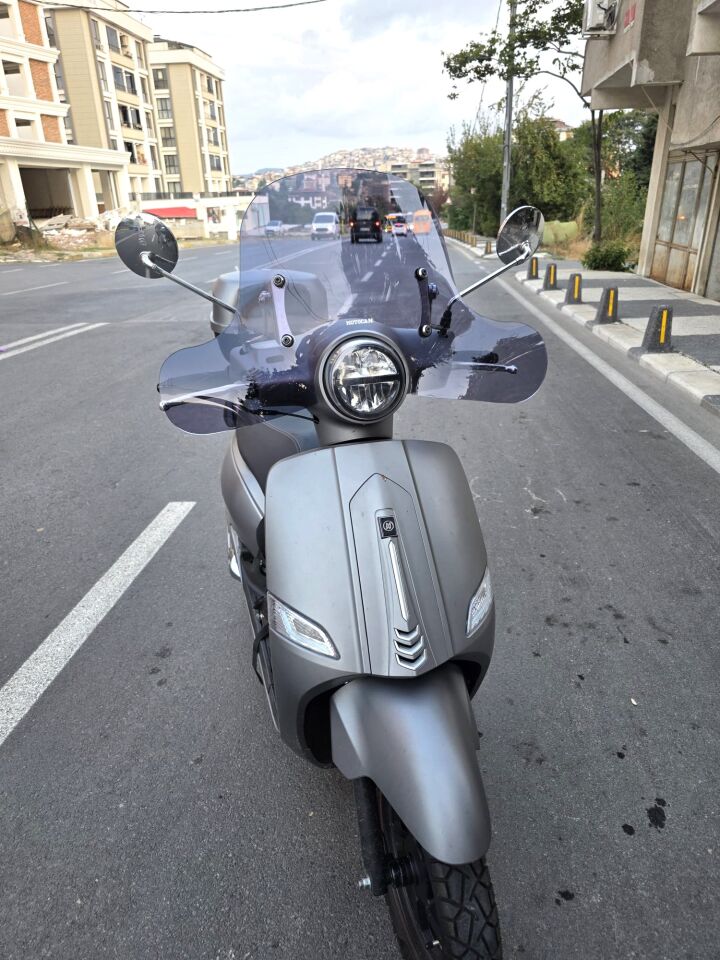 MOTOCAM Mondial Exon 125 Ön Cam 2023-2026 Model 39cm Füme Renkli 4mm Elcikli APARATSIZ