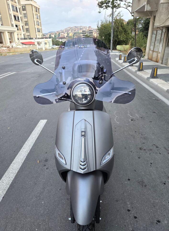 MOTOCAM Mondial Exon 125 Ön Cam 2023-2026 Model 39cm Füme Renkli 4mm Elcikli APARATSIZ