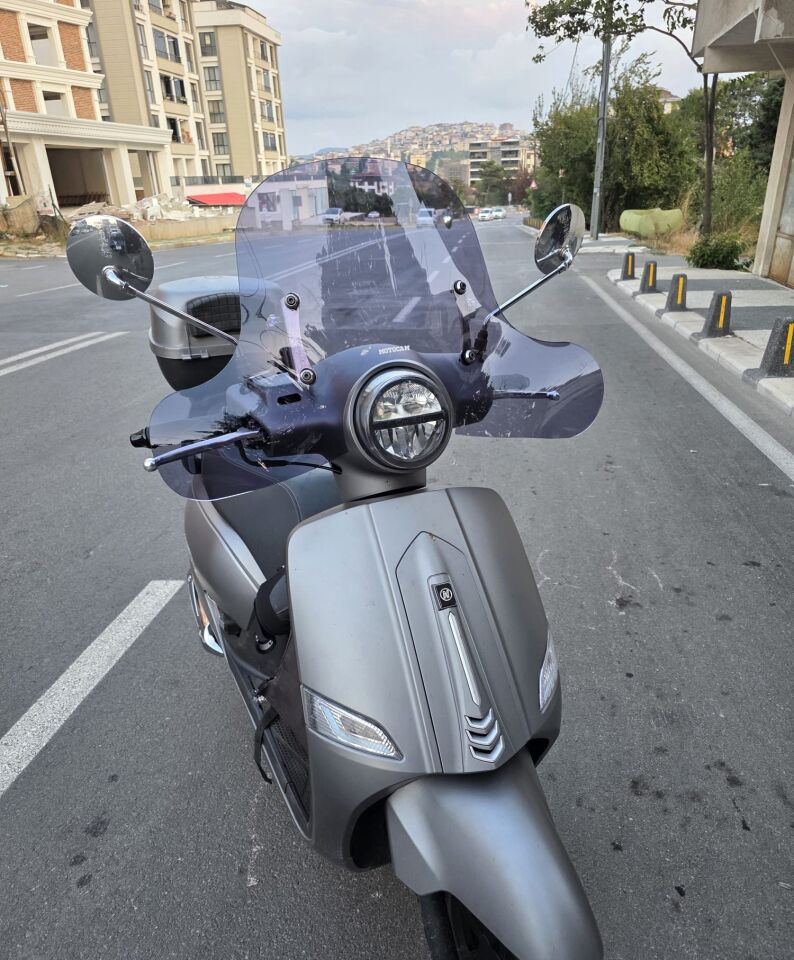 MOTOCAM Mondial Exon 125 Ön Cam 2023-2026 Model 39cm Füme Renkli 4mm Elcikli APARATSIZ