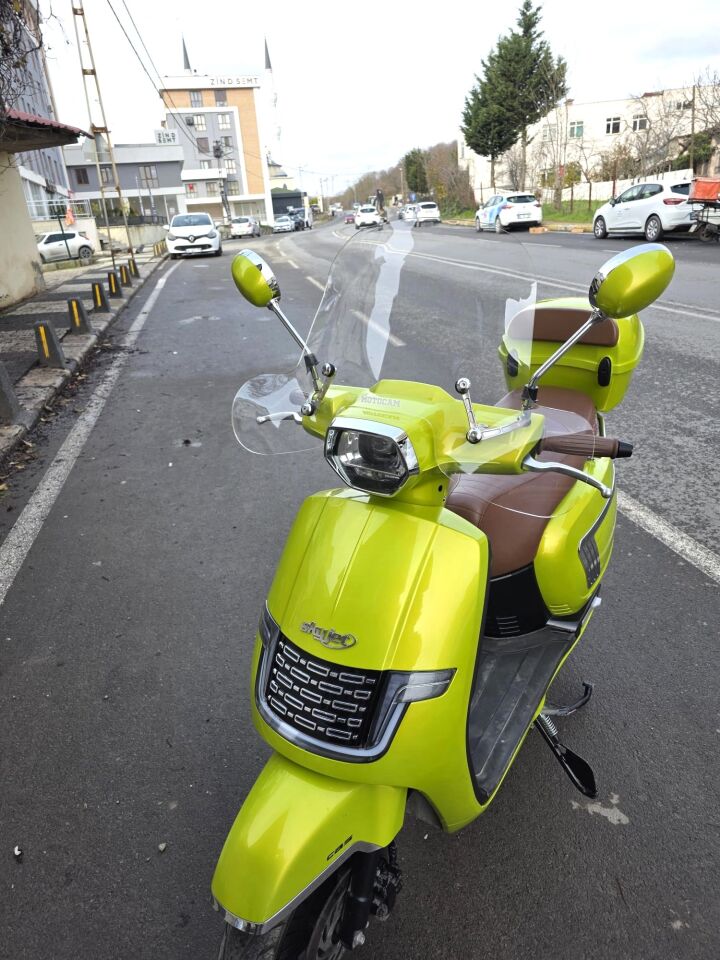 MOTOCAM Skyjet Ravida Ön Cam 2024-2026 Model 37cm Şeffaf Renkli 4mm Elcikli APARATSIZ