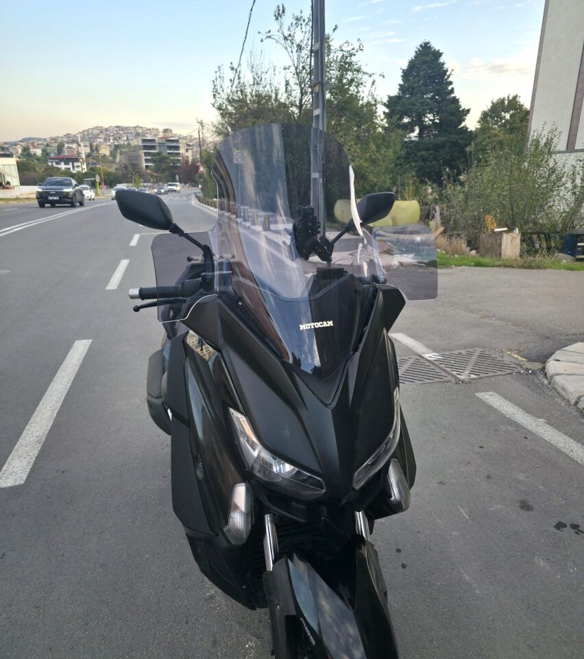 MOTOCAM Yamaha Xmax Ön Cam 2014-2017 Model 59cm Füme Renkli 4mm ELCİKLİ