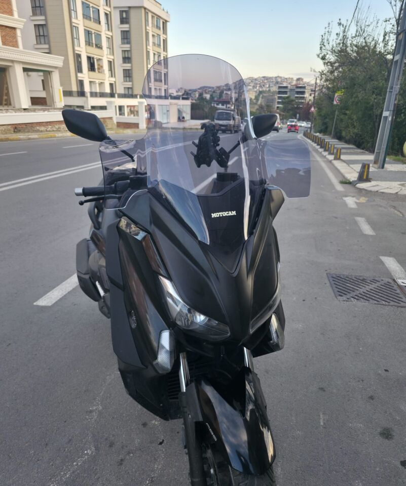 MOTOCAM Yamaha Xmax Ön Cam 2014-2017 Model 59cm Füme Renkli 4mm ELCİKLİ