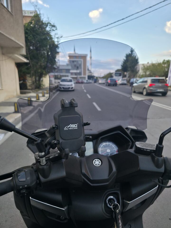 MOTOCAM Yamaha Xmax Ön Cam 2014-2017 Model 59cm Füme Renkli 4mm ELCİKLİ