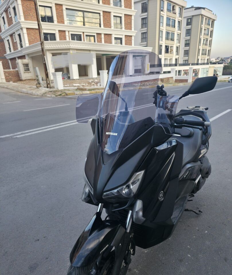 MOTOCAM Yamaha Xmax Ön Cam 2014-2017 Model 59cm Füme Renkli 4mm ELCİKLİ