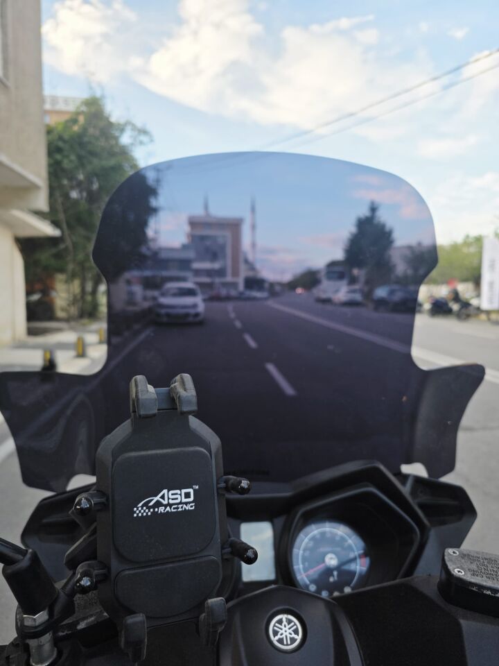 MOTOCAM Yamaha Xmax Ön Cam 2014-2017 Model 59cm Siyah Renkli 4mm ELCİKLİ