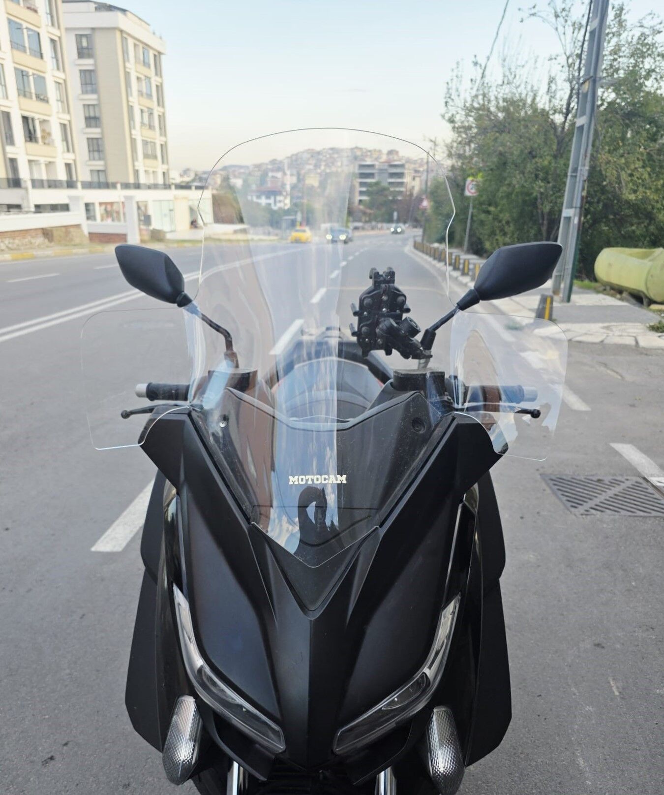 MOTOCAM Yamaha Xmax Ön Cam 2014-2017 Model 59cm Şeffaf Renkli 4mm ELCİKLİ