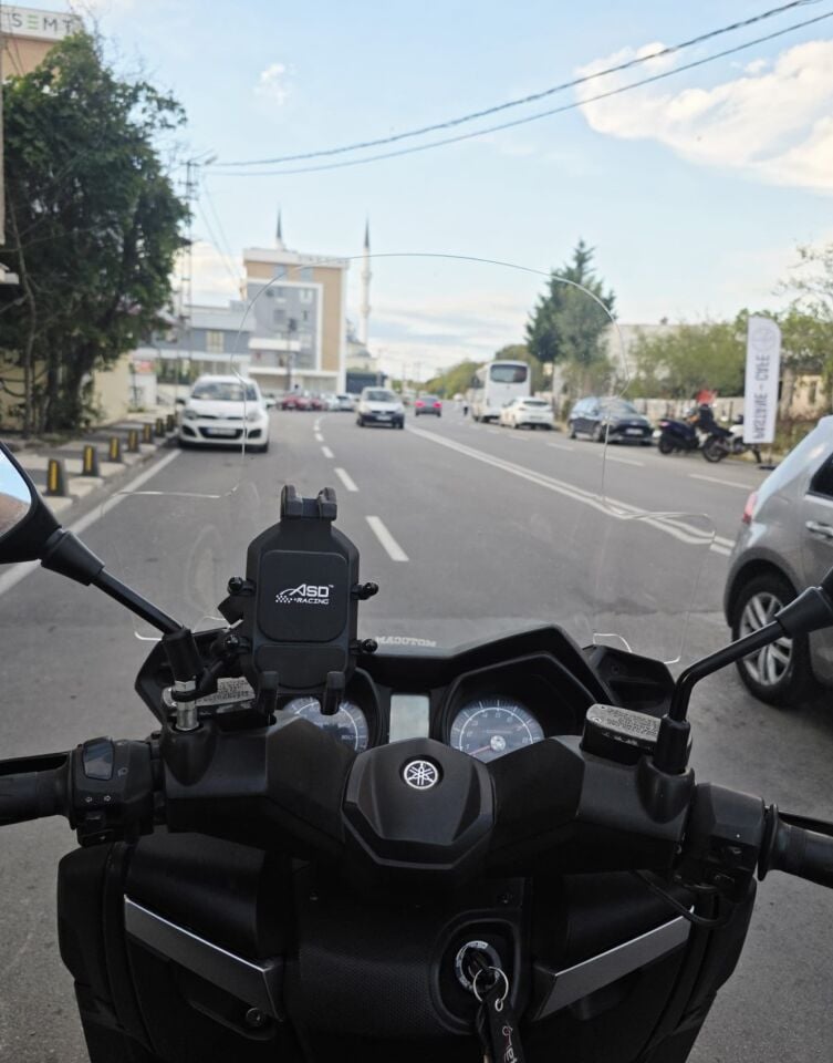 MOTOCAM Yamaha Xmax Ön Cam 2014-2017 Model 59cm Şeffaf Renkli 4mm ELCİKLİ