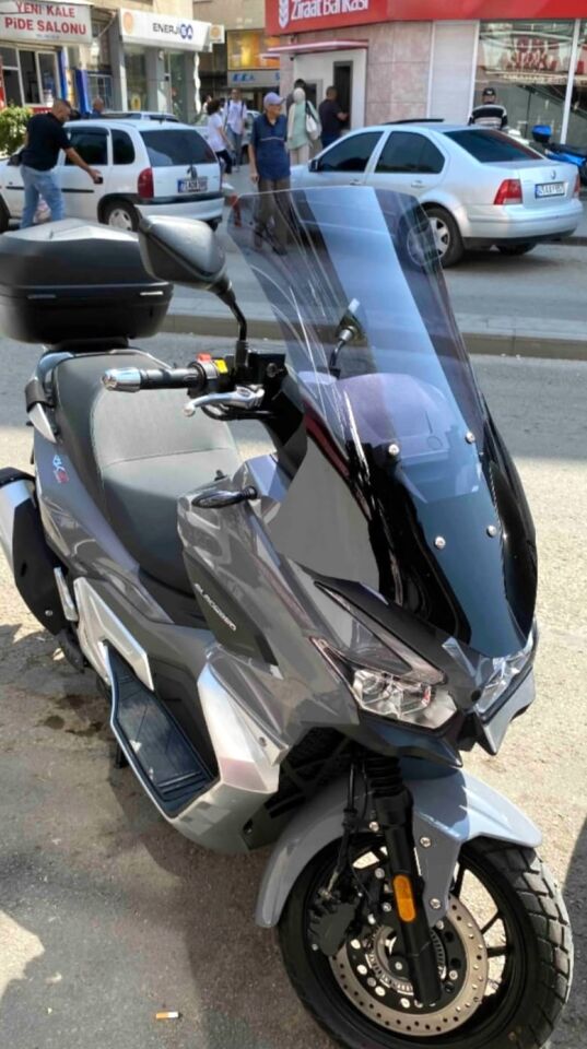 MOTOCAM RKS Blade 350 Ön Cam 2023-2026 Model 65cm Füme Renkli 4mm ORTA BOYLU
