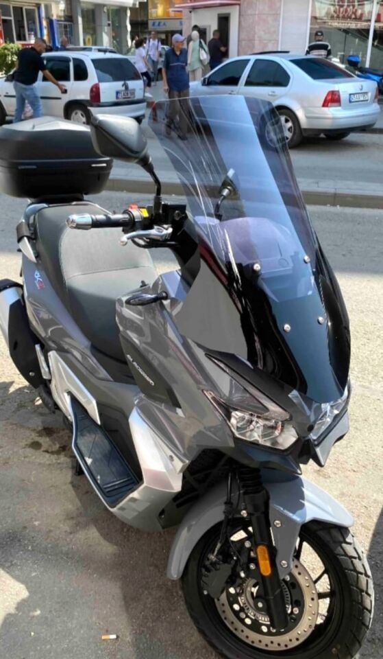 MOTOCAM RKS Blade 350 Ön Cam 2023-2026 Model 65cm Füme Renkli 4mm ORTA BOYLU